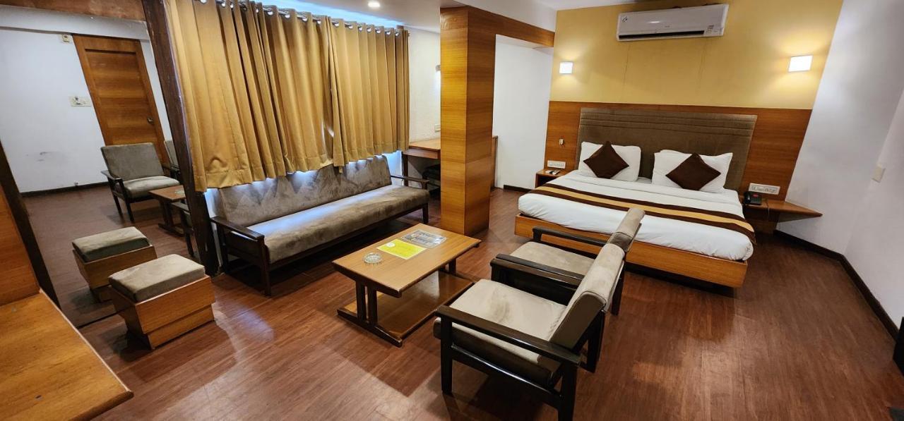 Collection O 17189 Kanak Ashram Road 3* Ahmedabad