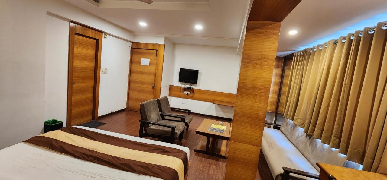 Hotel Collection O 17189 Kanak Ashram Road 3*