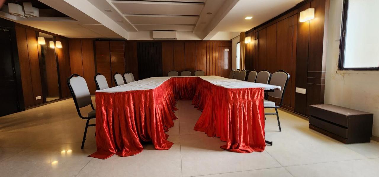 Hotel Collection O 17189 Kanak Ashram Road 3*