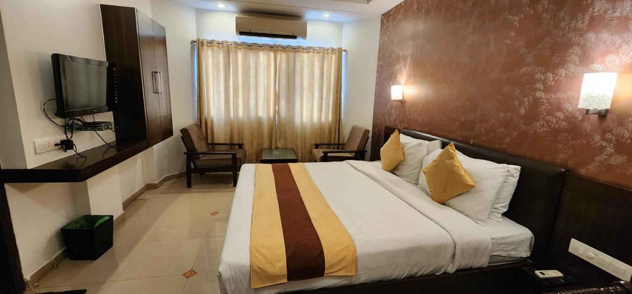 Hotel Collection O 17189 Kanak Ashram Road Ahmedabad