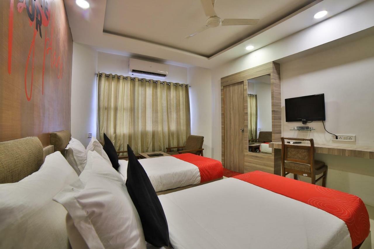Collection O 17189 Kanak Ashram Road Hotel Ahmedabad